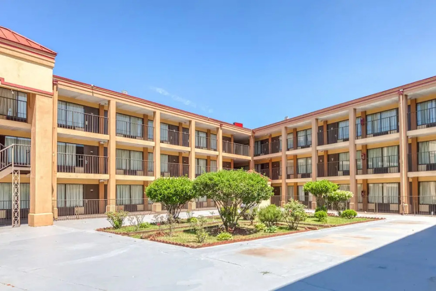 OYO Hotel Decatur I-20 East & Wesley Club Dr