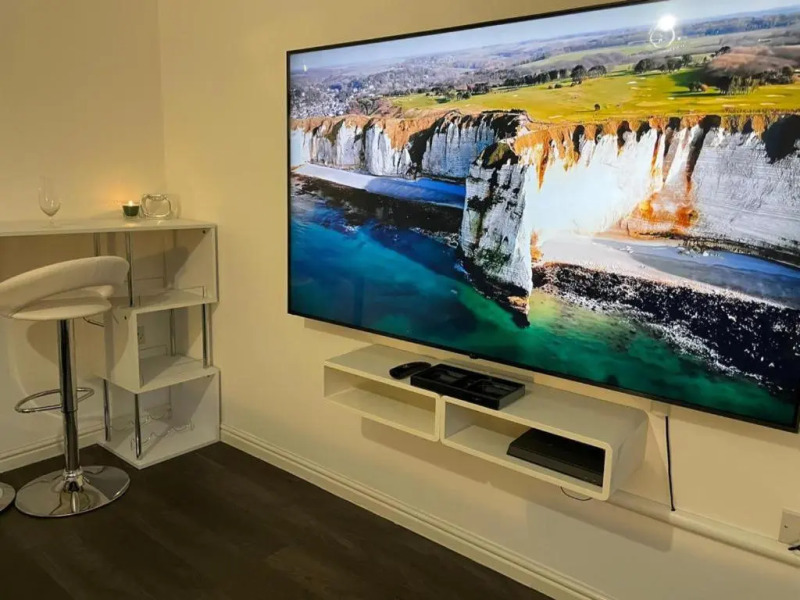 Charming 2-bed Terraced Home in Dartford