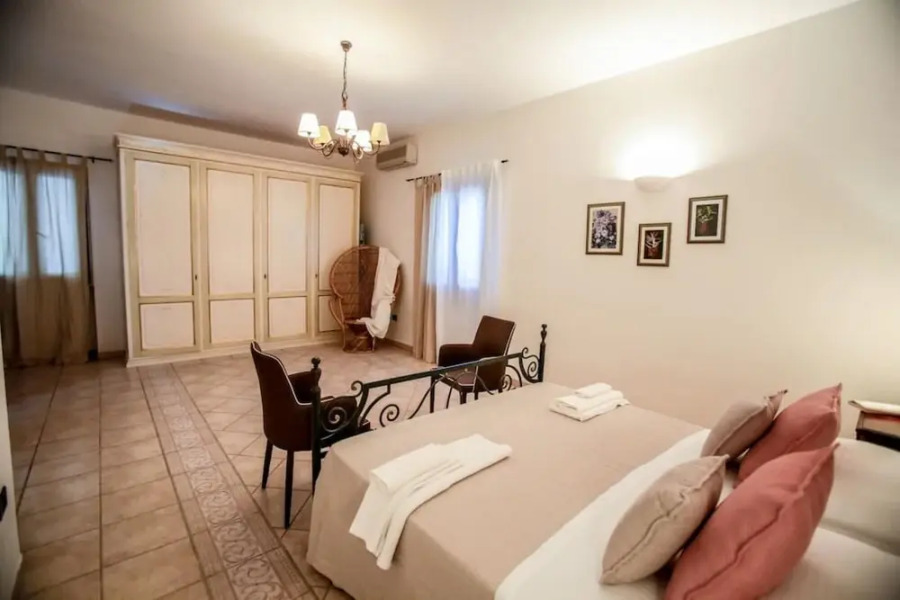 Esclusiva Villa a Ostuni con Piscina 1km dal Mare