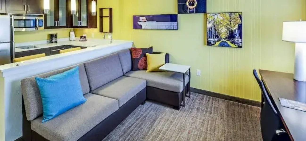 Residence Inn by Marriott Akron South / Green
