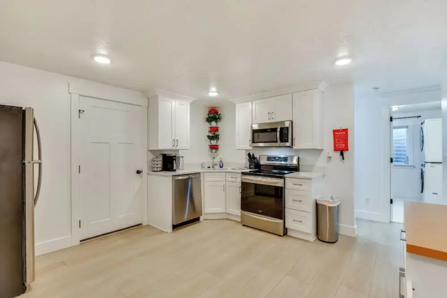 Sleek & Modern Morgan Abode: Great for Families!