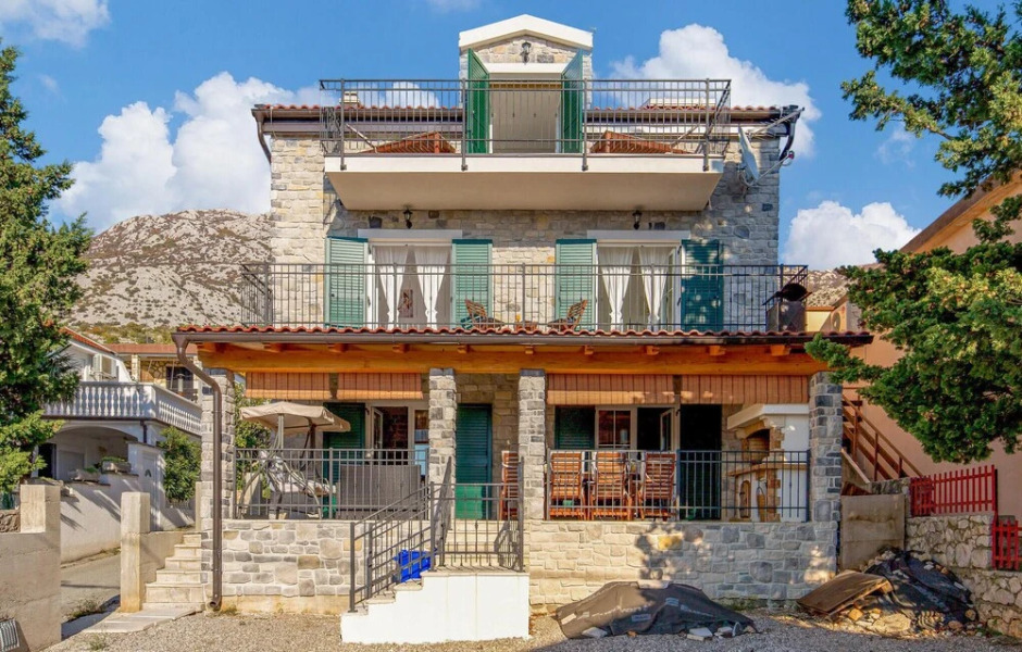 Awesome Home in Cesarica With Sauna, Wifi and 4 Bedrooms