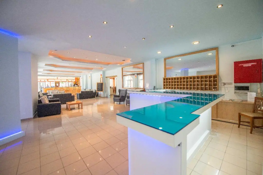 Silver Beach Hotel And Annexe Apartments