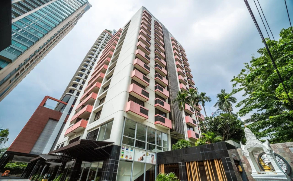 Bandara Silom Suites