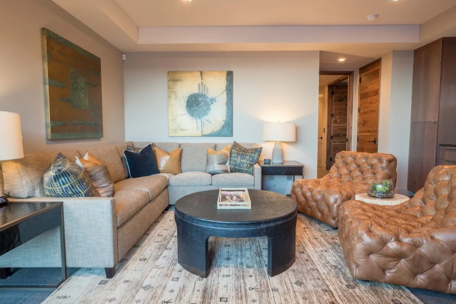 Luxury Service 3 King Suites & Pool – Sleeps 8 – Daily HK home