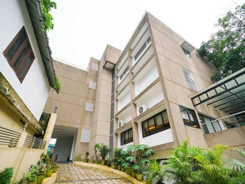 Mookkannoor Tourist Home by OYO Rooms