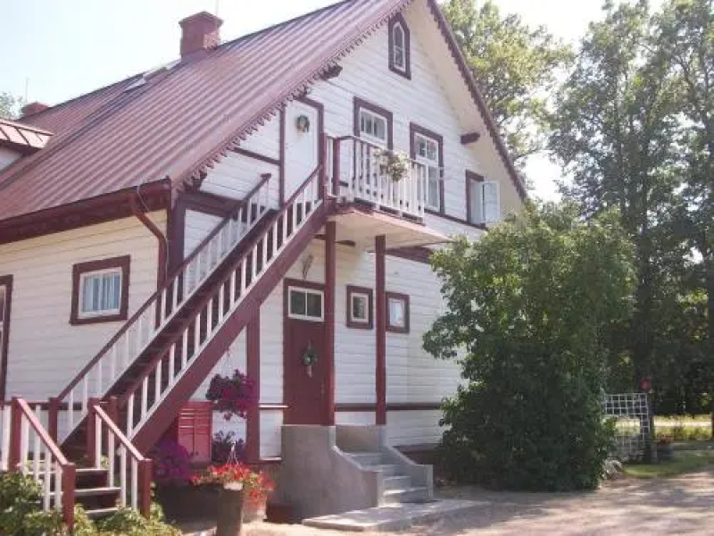 Kursi Hunting Manor