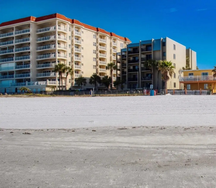 Misty Isles Redington Beachfront Suite 24