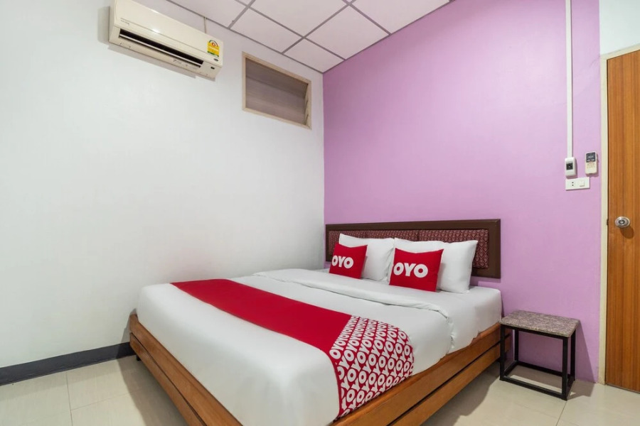 9's Born by OYO Rooms