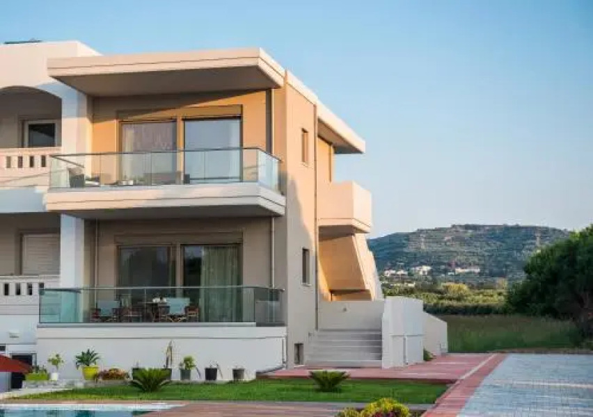 Niovi Seaside Suites