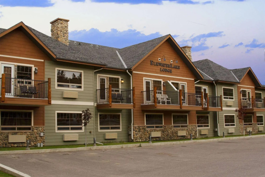 Elkwater Lake Lodge