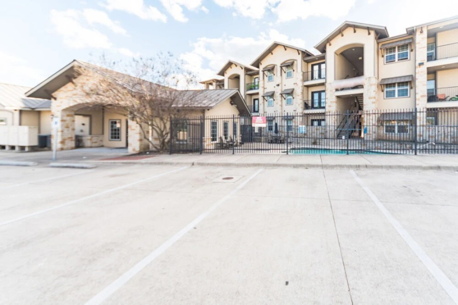 New! Stunning Apartment Just 1 Mile From Kyle!