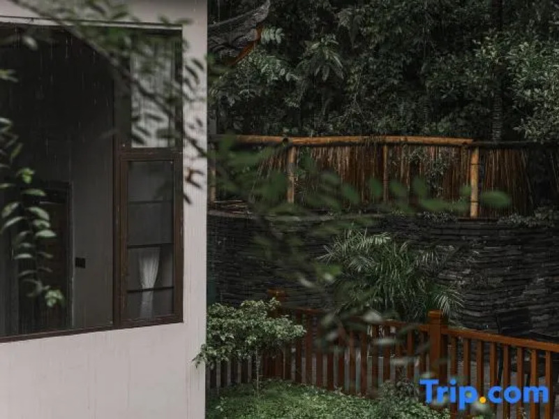 Phoenix Xueqingji Humanity Banshan Homestay (Phoenix Ancient City Branch)