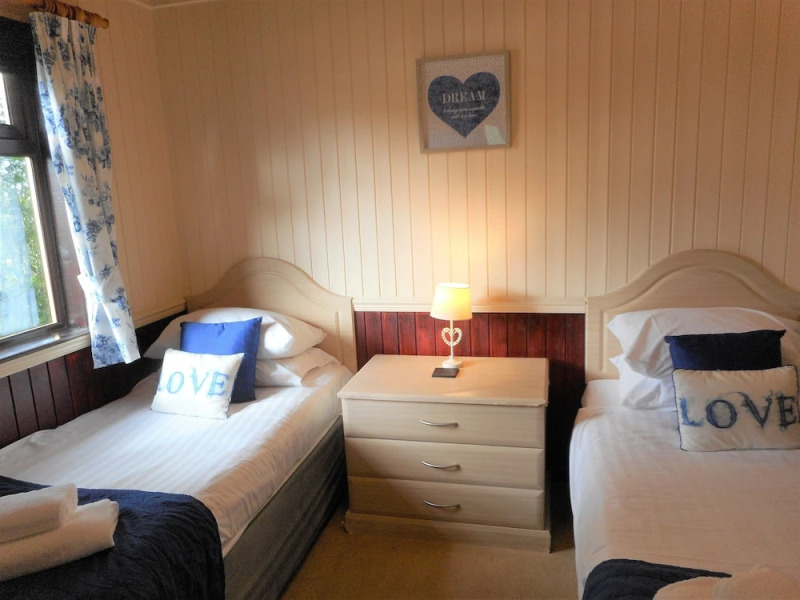 Birch Lodge 13 with Hot Tub