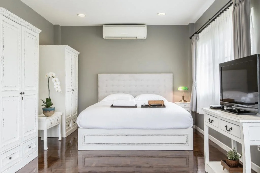 Moon 11 Boutique Home