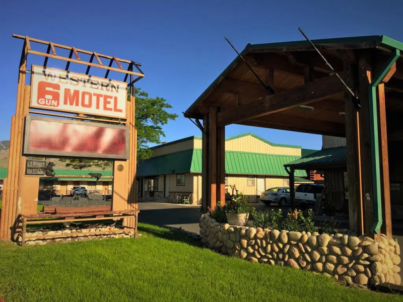 Six Gun Motel