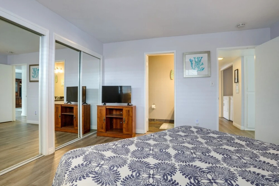 Viva Ventura: Duplex With Patio - Walk to Beach!