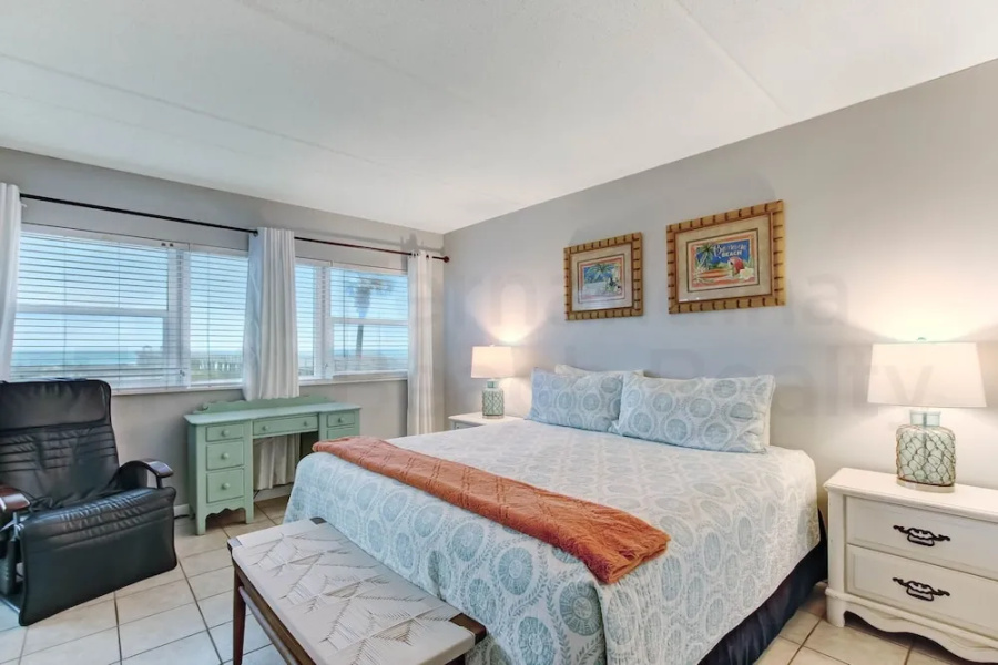 Spacious Oceanfront Condo, Easy Access to Private Fishing Pier by RedAwning