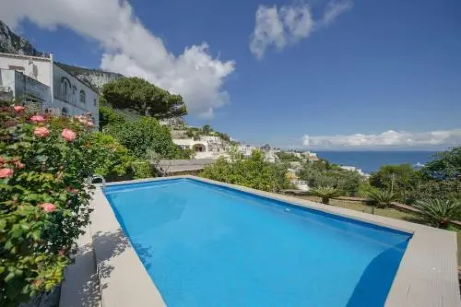 Villa capri con giardino e piscina