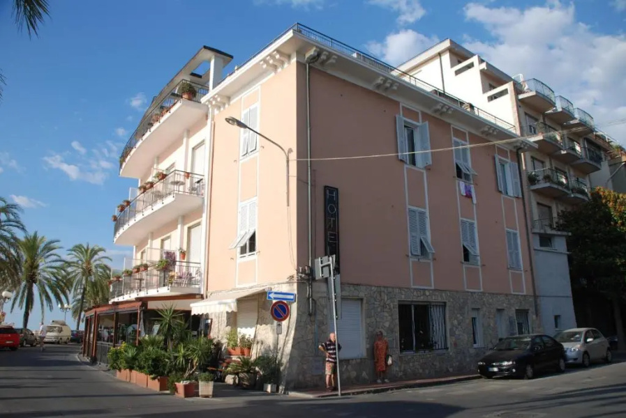 Albium Hotel