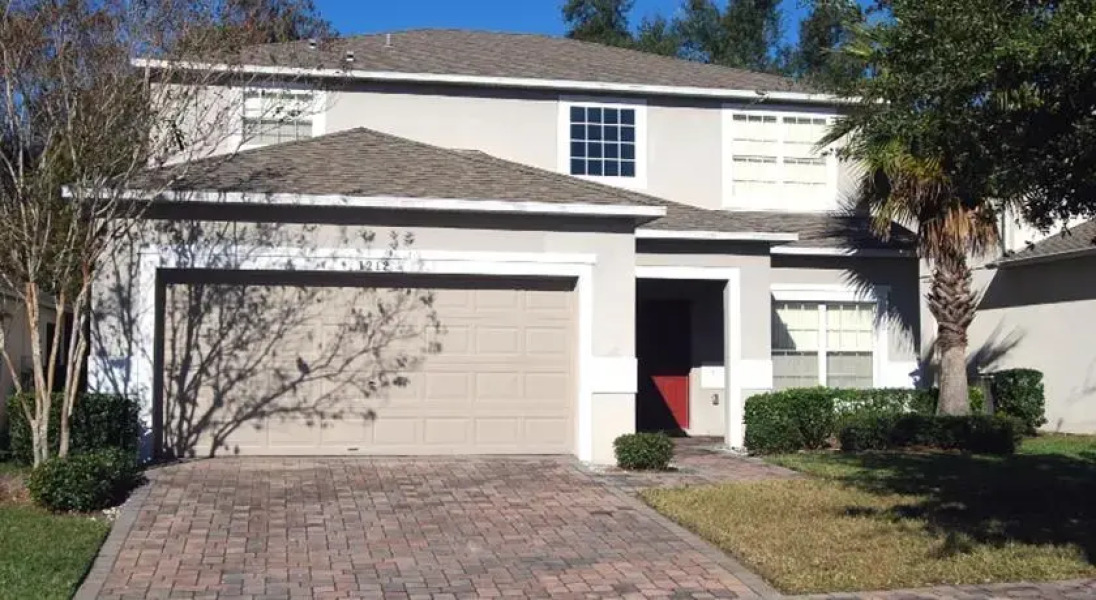 Five Bedroom House in Colombian Lakes by CFL Vacations