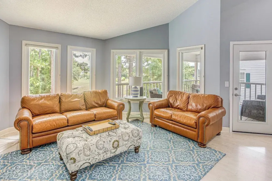 Marina & Pool: Roomy Golf-view Home in Southport