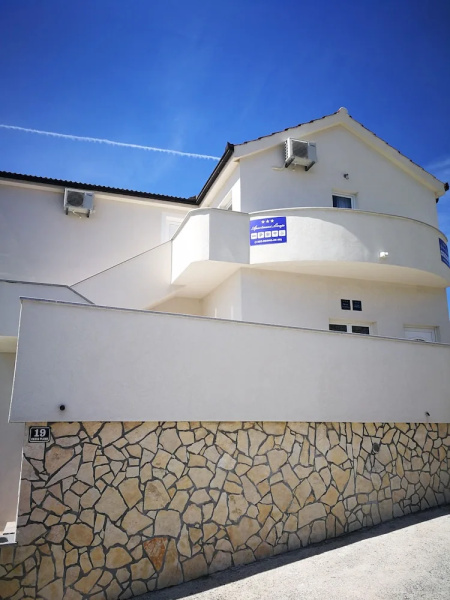 Apartments Livaja