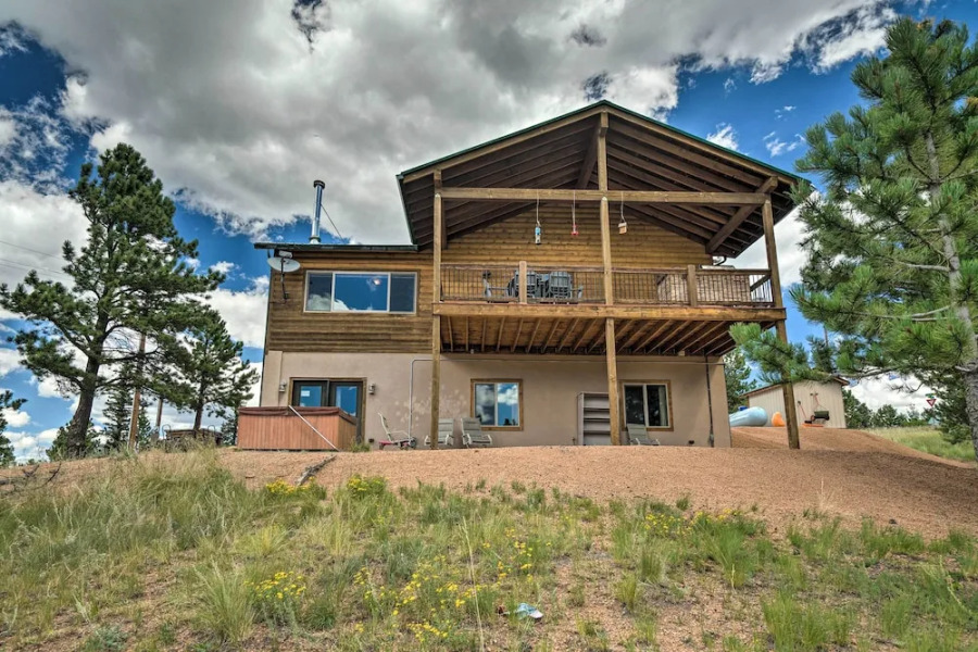 Cripple Creek Mountain Getaway w/ Hot Tub & Views!