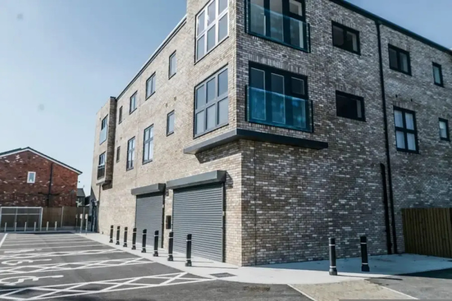 Luxury Manchester Apartment - Yellow
