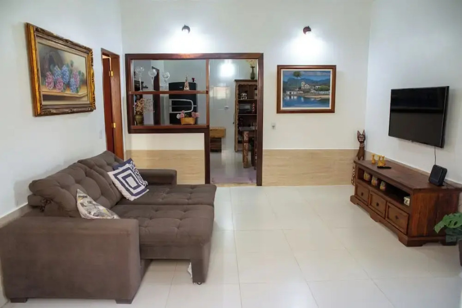 Casa com Piscina e Churrasqueira no Pantanal