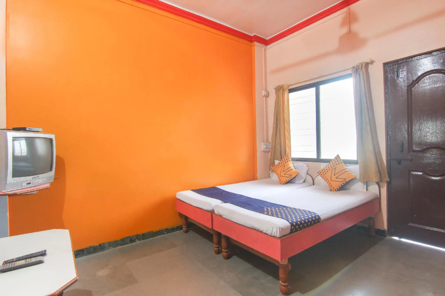 SPOT ON 66033 New Surekh Lodge