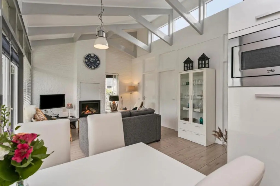 Bungalow Toekomst 24 Ouddorp, garden, fireplace, near the beach and dunes - not for companies