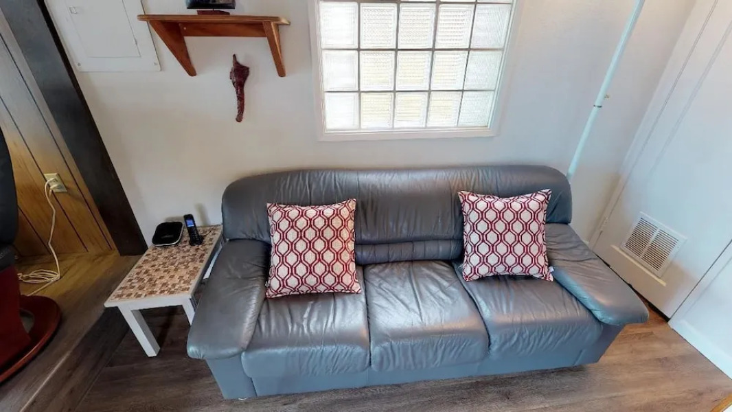 Woodley Beach House 2 Bedrooms 2 Bathrooms Home