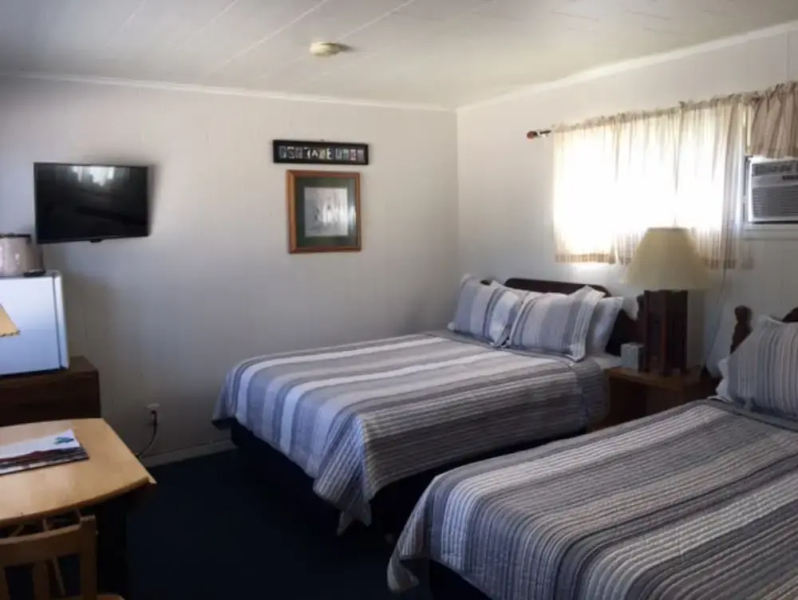 Portage Lake Motel