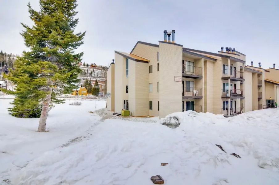 Ski-in/out Condo w/ Hot Tub Access in Brian Head!