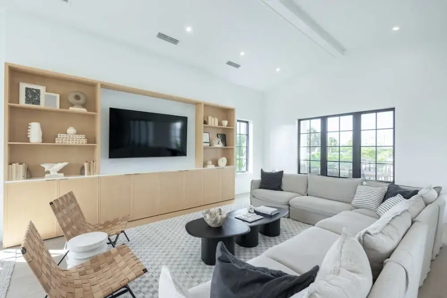 Brand New Catchlight House With Private Pool