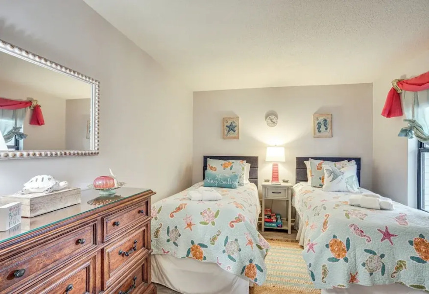 St Helena Island Condo - 1/2 Mi to Beach