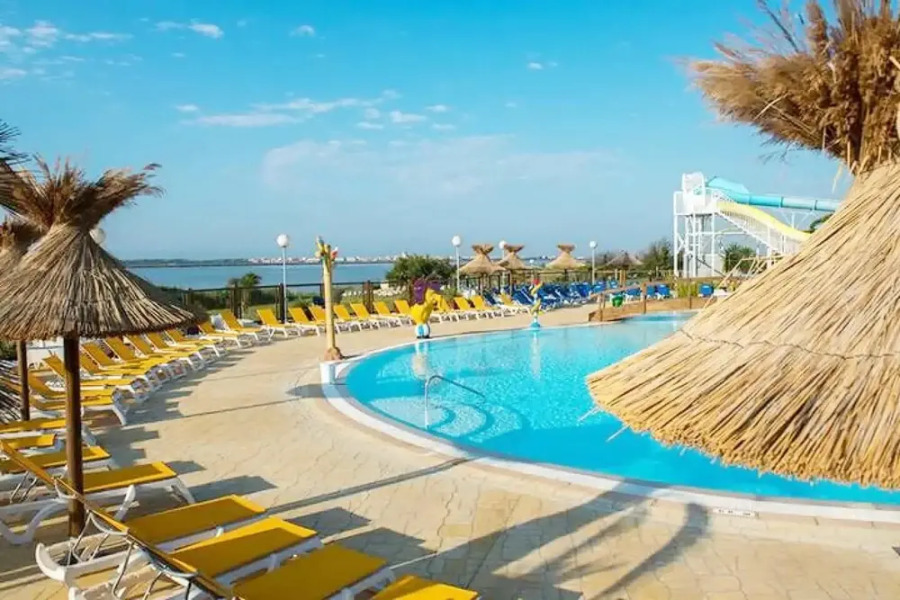 Property With 3 Bedrooms in Lattes, With Pool Access and Enclosed Garden - 7 km From the Beach