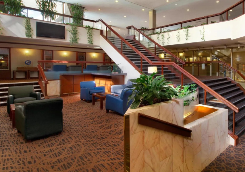 Coast Plaza Hotel and Suites