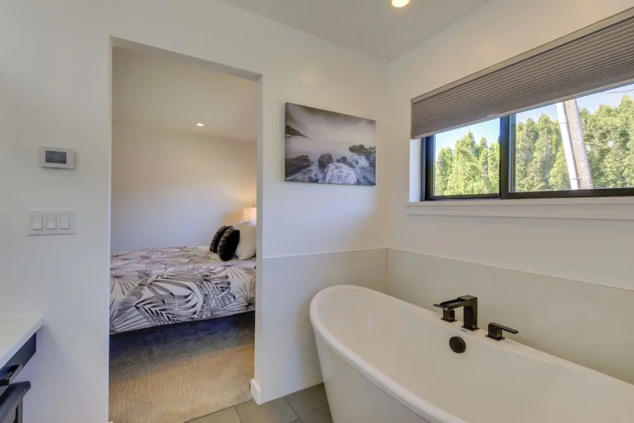 Mt Hood Views: Modern Underwood Home w/ Deck!