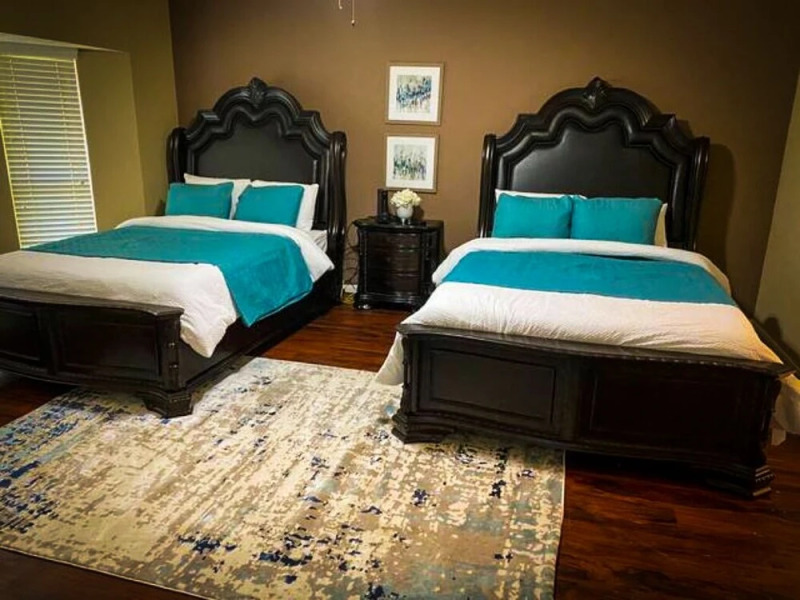 4Bdrm 3.5Bath 8Beds - Pool House