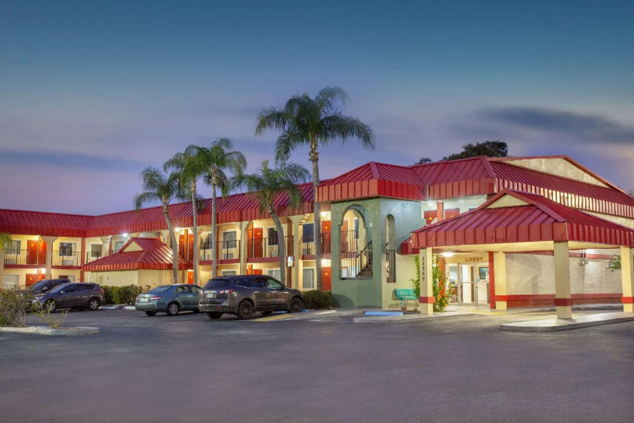 Super 8 By Wyndham Clearwater/Us Hwy 19 N