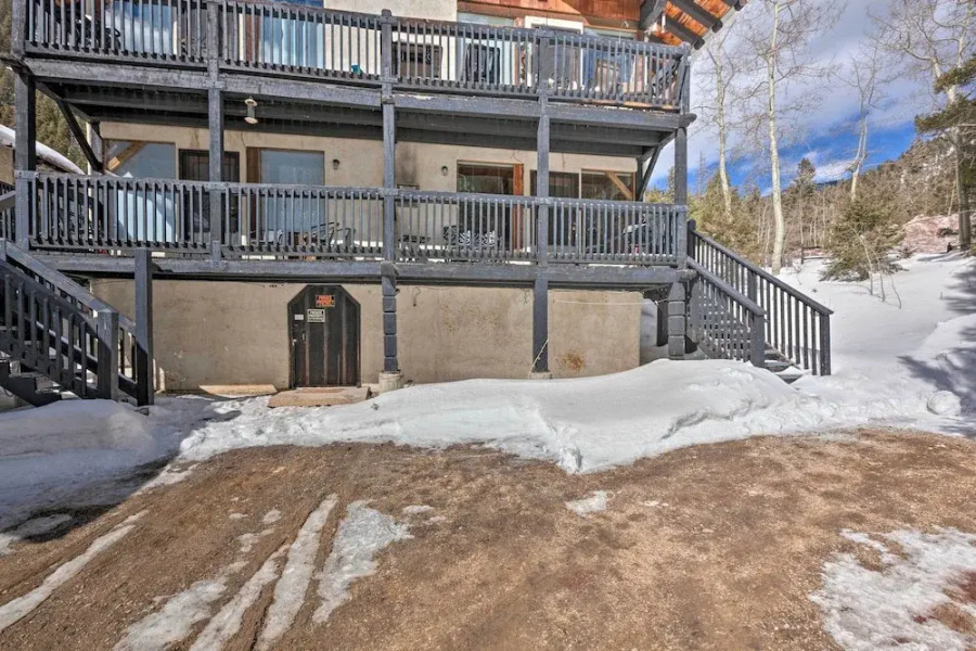 Cozy Streamside Studio - 2 Mi to Taos Ski Resort!