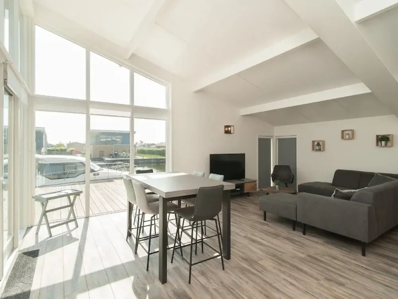 Comfortable House With a Private Jetty, in Lemmer