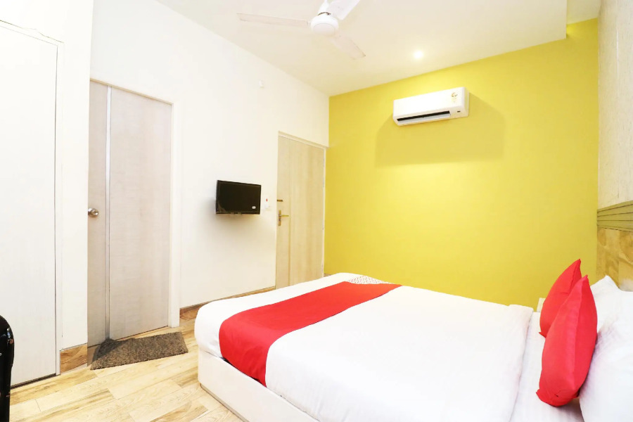 Oyo 41911 Hotel White Square