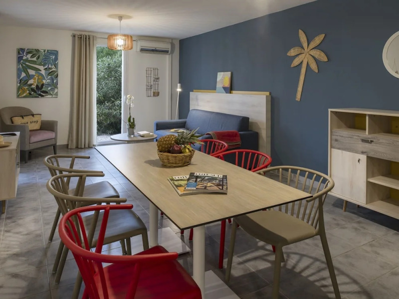 Semi-detached Home in Mediterranean Style, With Nice AC