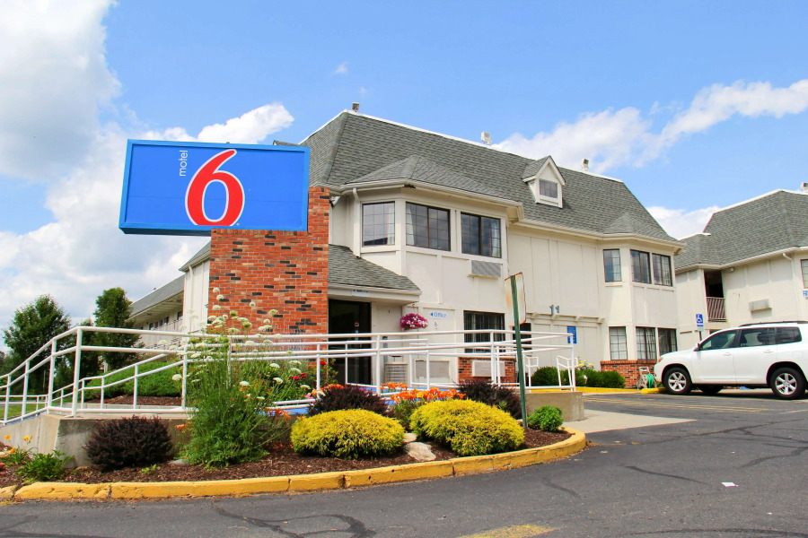 Motel 6 Enfield, CT - Hartford