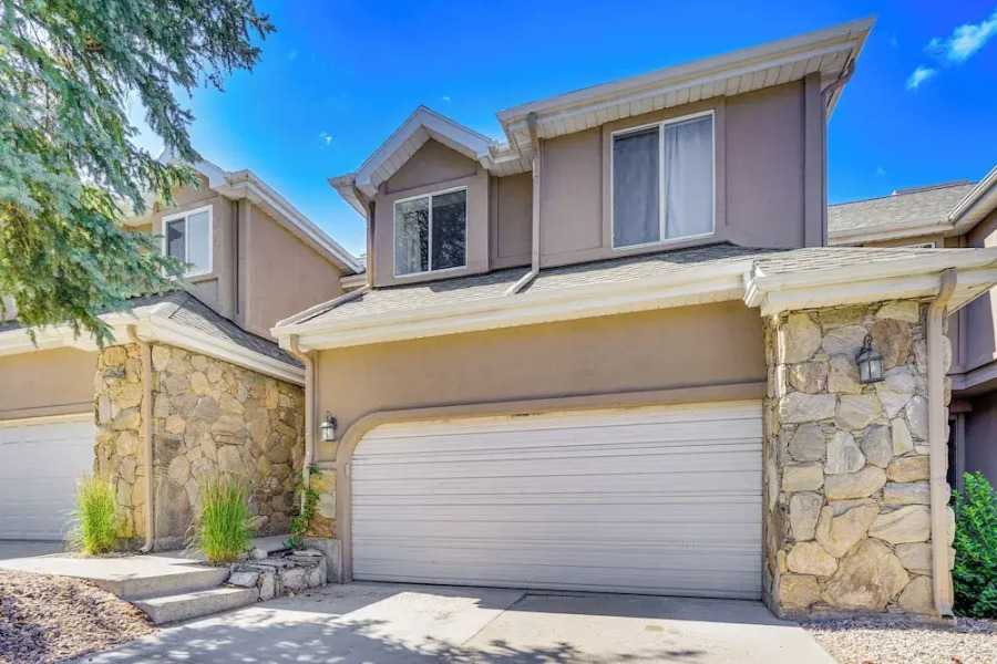 Cottonwood Heights Escape: Near Hiking & Skiing