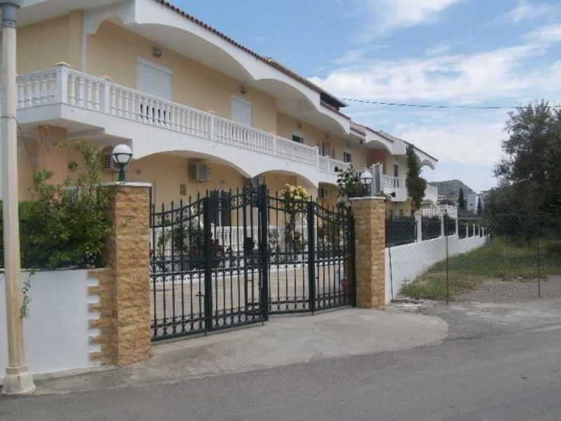 Varelis Family Hotel