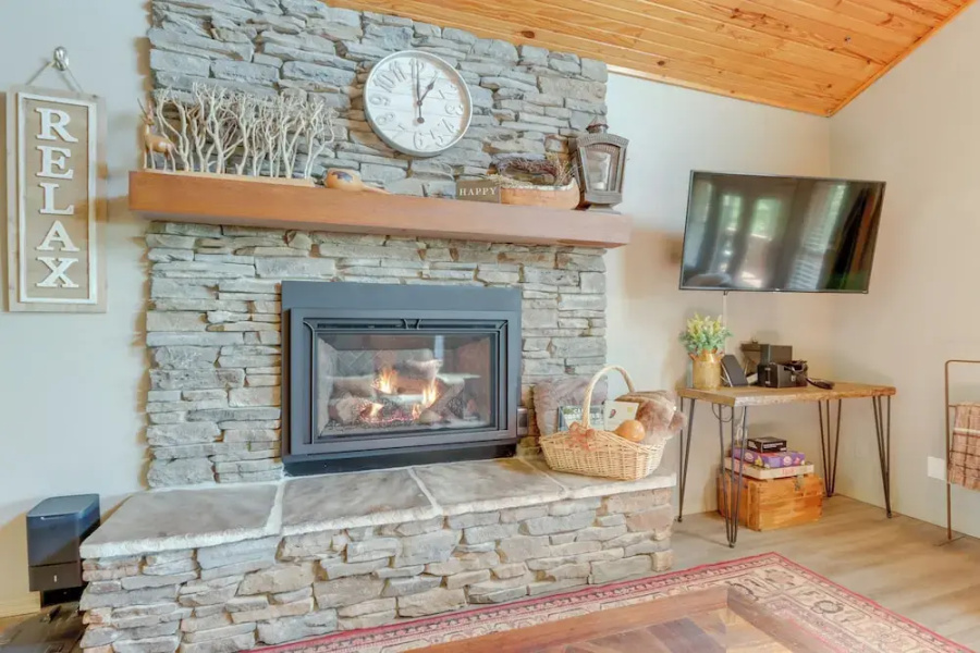 Beaver Lake Home w/ Game Room, Boat Slip & Views!